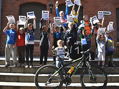 Die Jüngsten : U9 Fahrer bei der Siegerehrung. Foto: Radunion Halle e.V.
