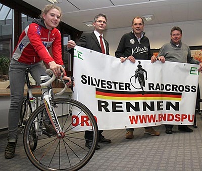 Volker Platz (2. v.r.) freut sich auf ein Rekord-Teilnehmerfeld - Foto: Penno